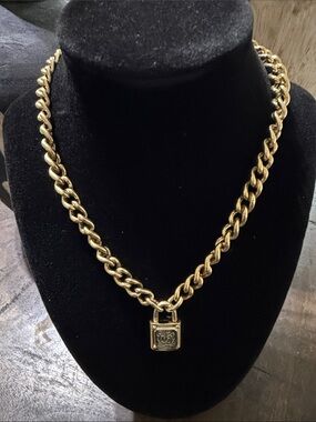 EUC NWT JUICY COUTURE  Gold Tone Padlock Chain Necklace Y2K